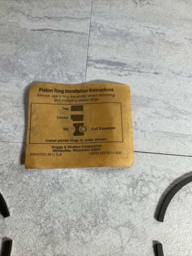 NOS Briggs and Stratton 495854 Standard Ring Set OEM (6922769629367)